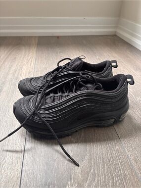 Nike Women's Black Layered Wave Sneakers
